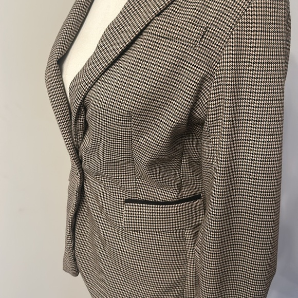 Classic Houndstooth Blazer - Picture 4 of 12